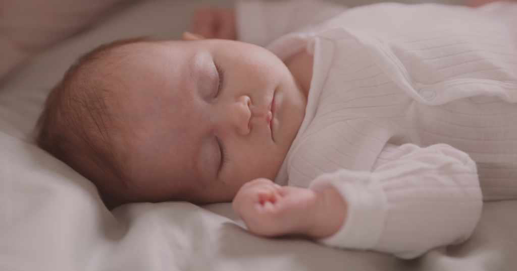 De combien d’heures bébé a-t-il besoin de sommeil selon son âge ?