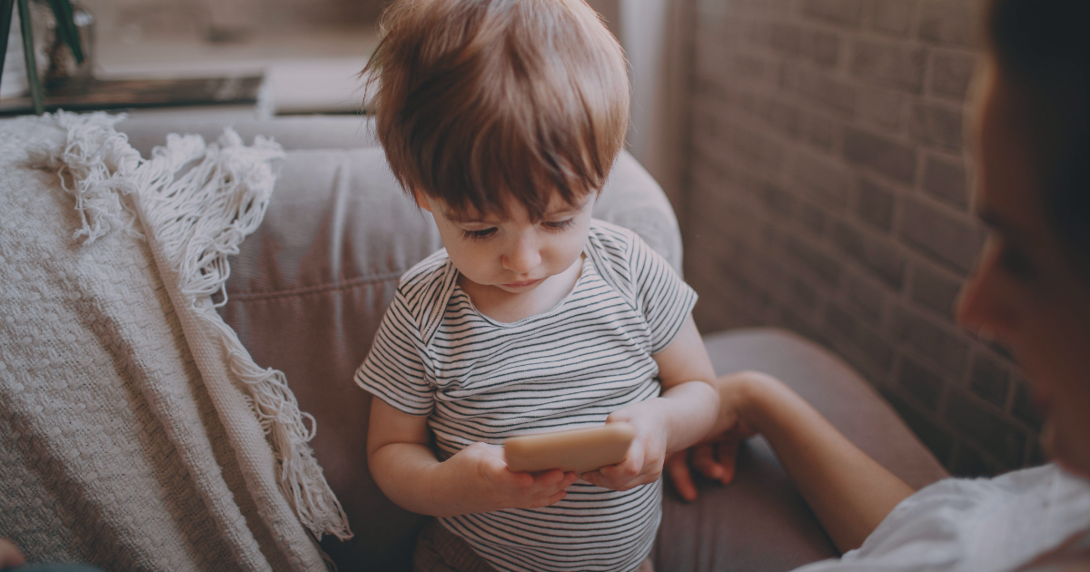 écrans et enfants : faut-il les interdire ?