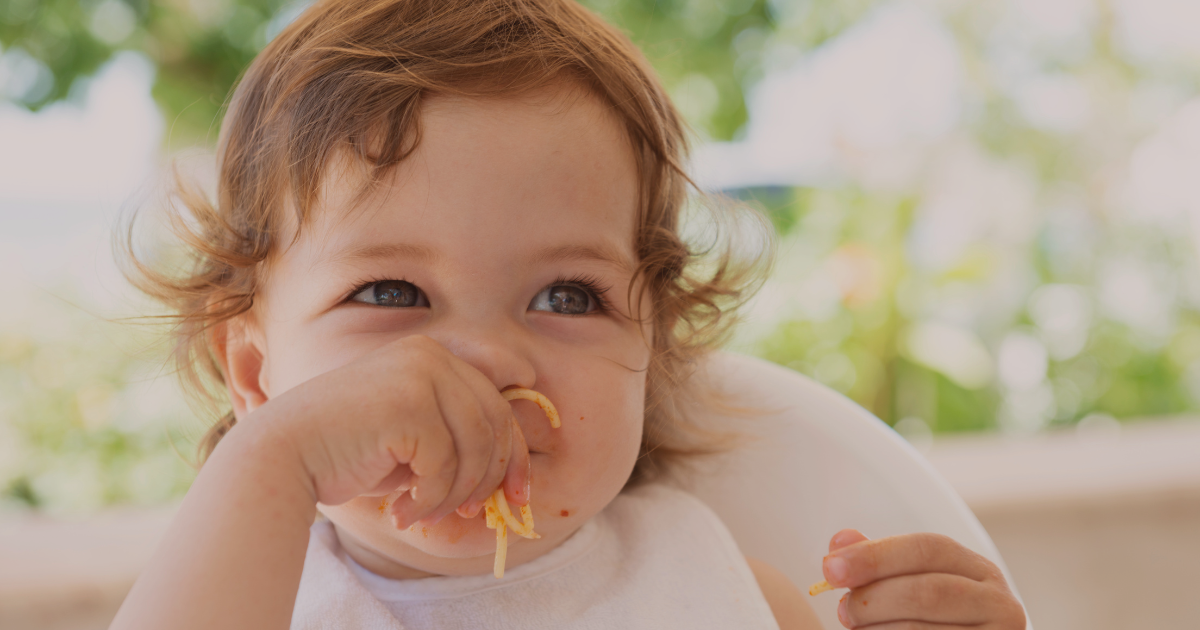bébé veut faire tout seul