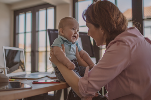 Parent en télétravail avec bébé