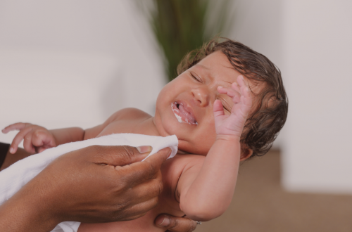 bébé reflux et régurgitations conseils et solutions