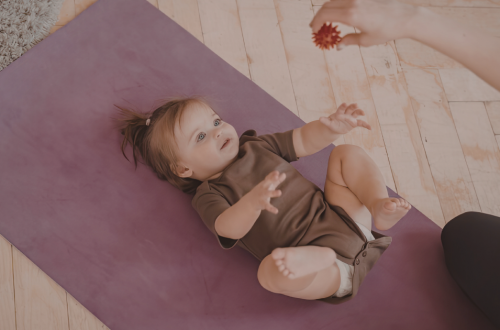 motricité libre bébé et étapes de développement moteur 0-18 mois