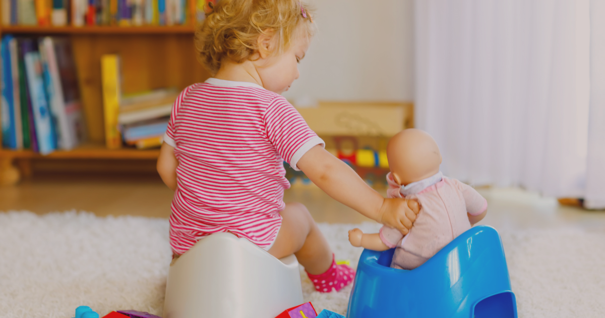 accompagner l'acquisition de la propreté de son enfant. Bébé sur son pot